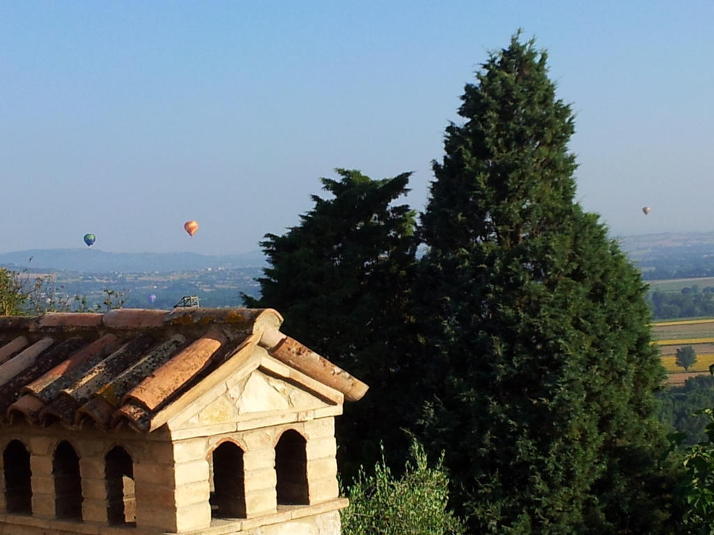 Agriturismo La Torraccia Тоди Экстерьер фото