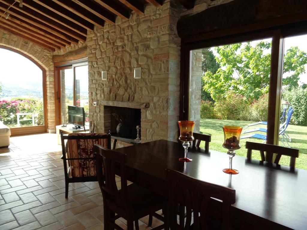 Agriturismo La Torraccia Тоди Экстерьер фото