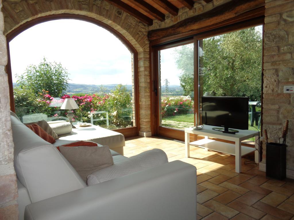 Agriturismo La Torraccia Тоди Экстерьер фото
