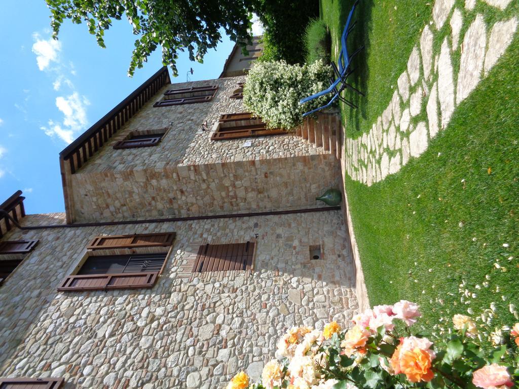Agriturismo La Torraccia Тоди Экстерьер фото